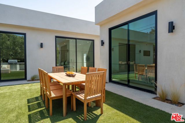 8404 Gonzaga Avenue, Los Angeles, CA 90045