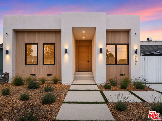 8404 Gonzaga Avenue, Los Angeles, CA 90045