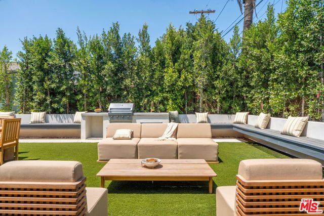 8404 Gonzaga Avenue, Los Angeles, CA 90045