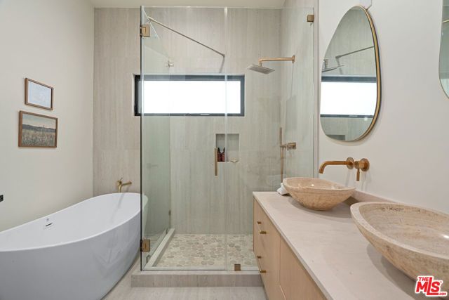 8404 Gonzaga Avenue, Los Angeles, CA 90045