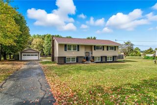 3149 N Pleasant Drive, East Palestine, OH 44413