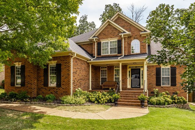 1074 Mansker Farm Blvd, Hendersonville, TN 37075