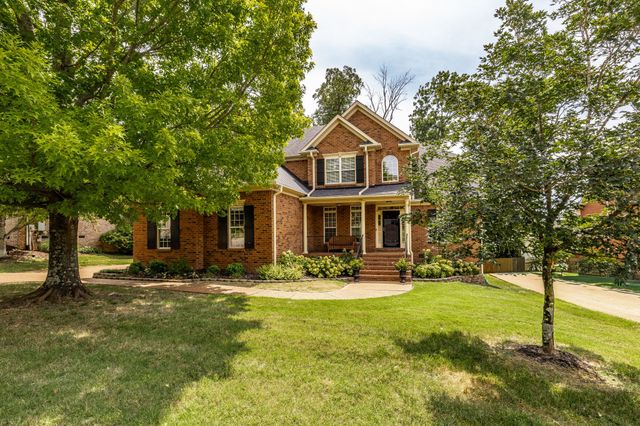 1074 Mansker Farm Blvd, Hendersonville, TN 37075