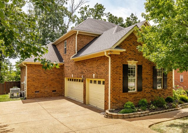 1074 Mansker Farm Blvd, Hendersonville, TN 37075