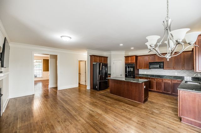 1074 Mansker Farm Blvd, Hendersonville, TN 37075