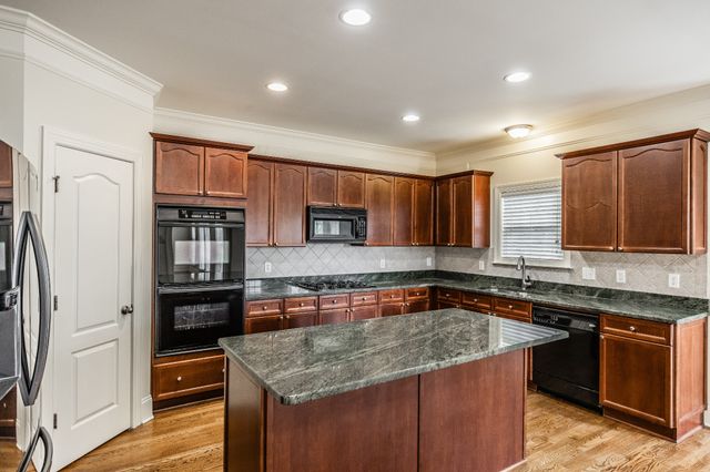 1074 Mansker Farm Blvd, Hendersonville, TN 37075