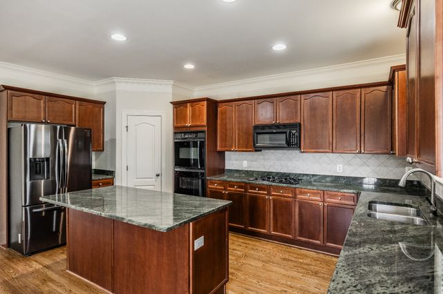 1074 Mansker Farm Blvd, Hendersonville, TN 37075