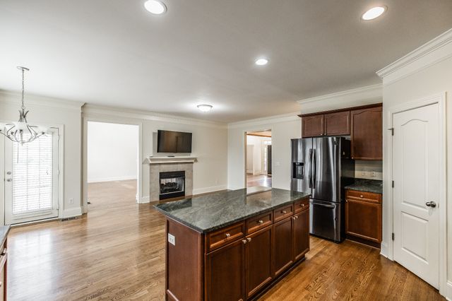 1074 Mansker Farm Blvd, Hendersonville, TN 37075
