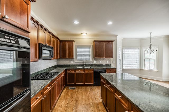 1074 Mansker Farm Blvd, Hendersonville, TN 37075