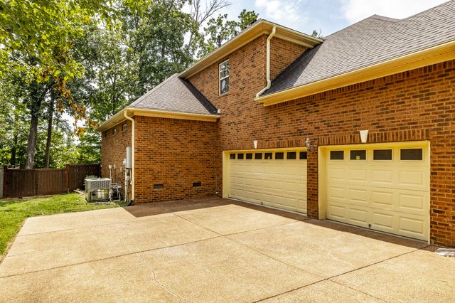 1074 Mansker Farm Blvd, Hendersonville, TN 37075