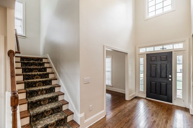 1074 Mansker Farm Blvd, Hendersonville, TN 37075