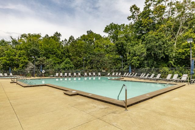 1074 Mansker Farm Blvd, Hendersonville, TN 37075