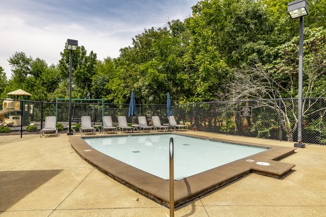 1074 Mansker Farm Blvd, Hendersonville, TN 37075