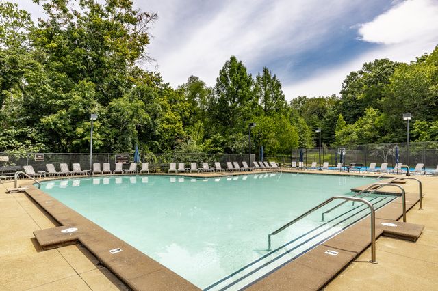 1074 Mansker Farm Blvd, Hendersonville, TN 37075