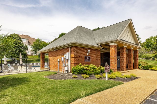 1074 Mansker Farm Blvd, Hendersonville, TN 37075