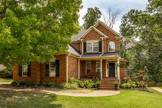 1074 Mansker Farm Blvd, Hendersonville, TN 37075