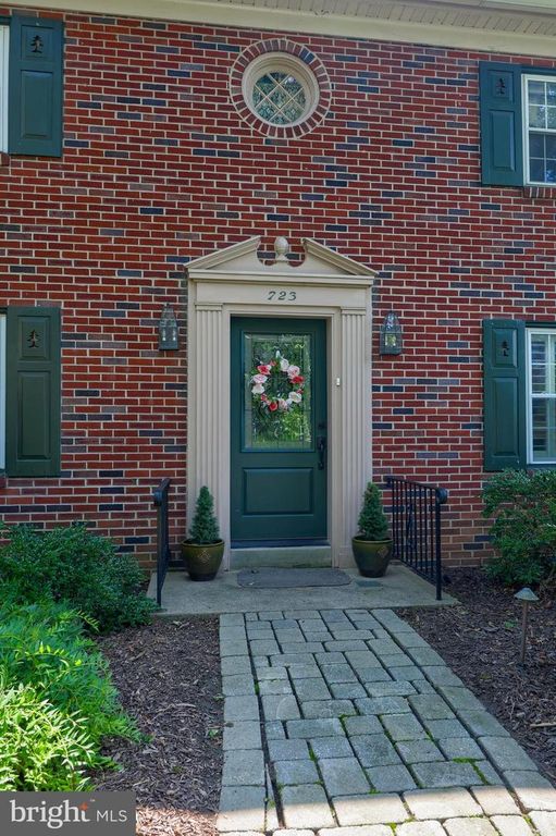 723 FARMINGDALE RD, Lancaster, PA 17603