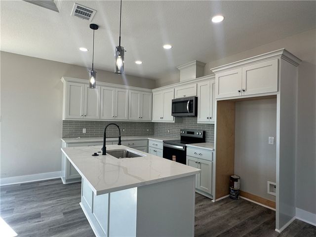 1516 DANSBY Street, Bryan, TX 77803