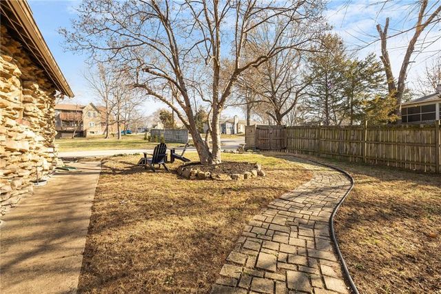 820 E 85th Street, Kansas City, MO 64131