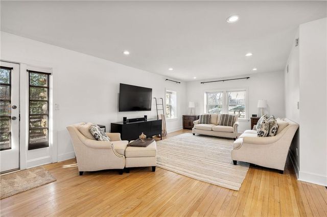 820 E 85th Street, Kansas City, MO 64131