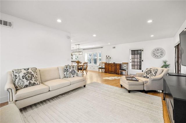 820 E 85th Street, Kansas City, MO 64131