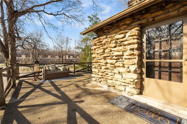 820 E 85th Street, Kansas City, MO 64131