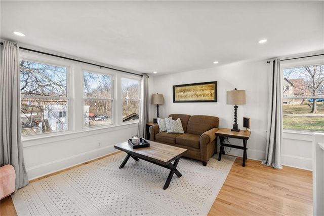 820 E 85th Street, Kansas City, MO 64131