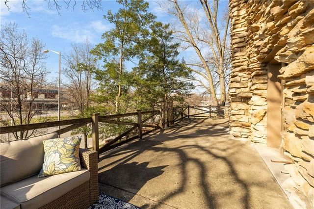 820 E 85th Street, Kansas City, MO 64131