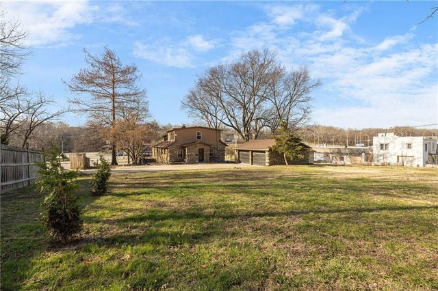 820 E 85th Street, Kansas City, MO 64131