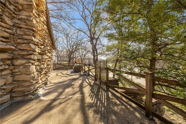 820 E 85th Street, Kansas City, MO 64131