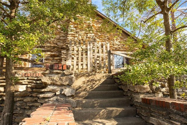 820 E 85th Street, Kansas City, MO 64131