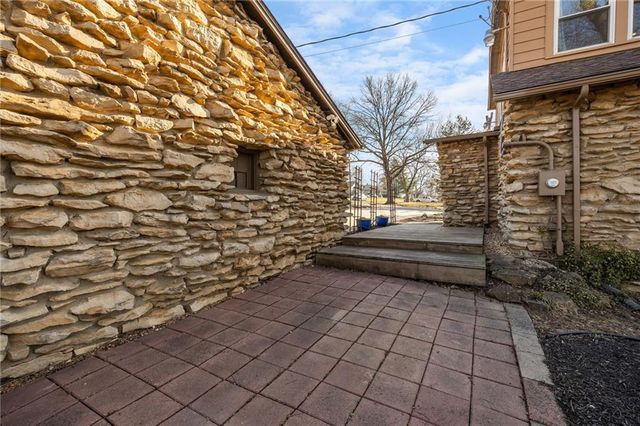 820 E 85th Street, Kansas City, MO 64131