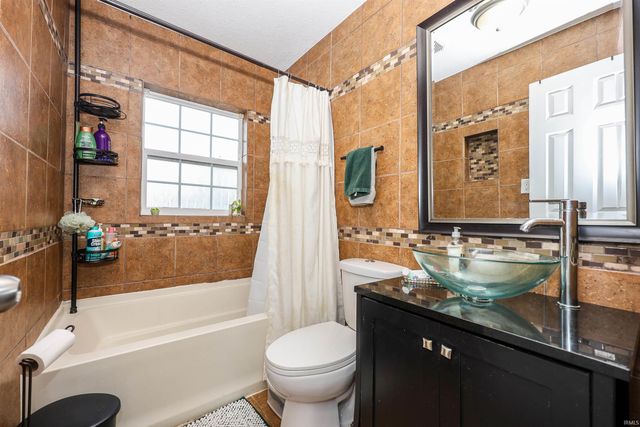 3914 Maple Grove Avenue, Fort Wayne, IN 46806