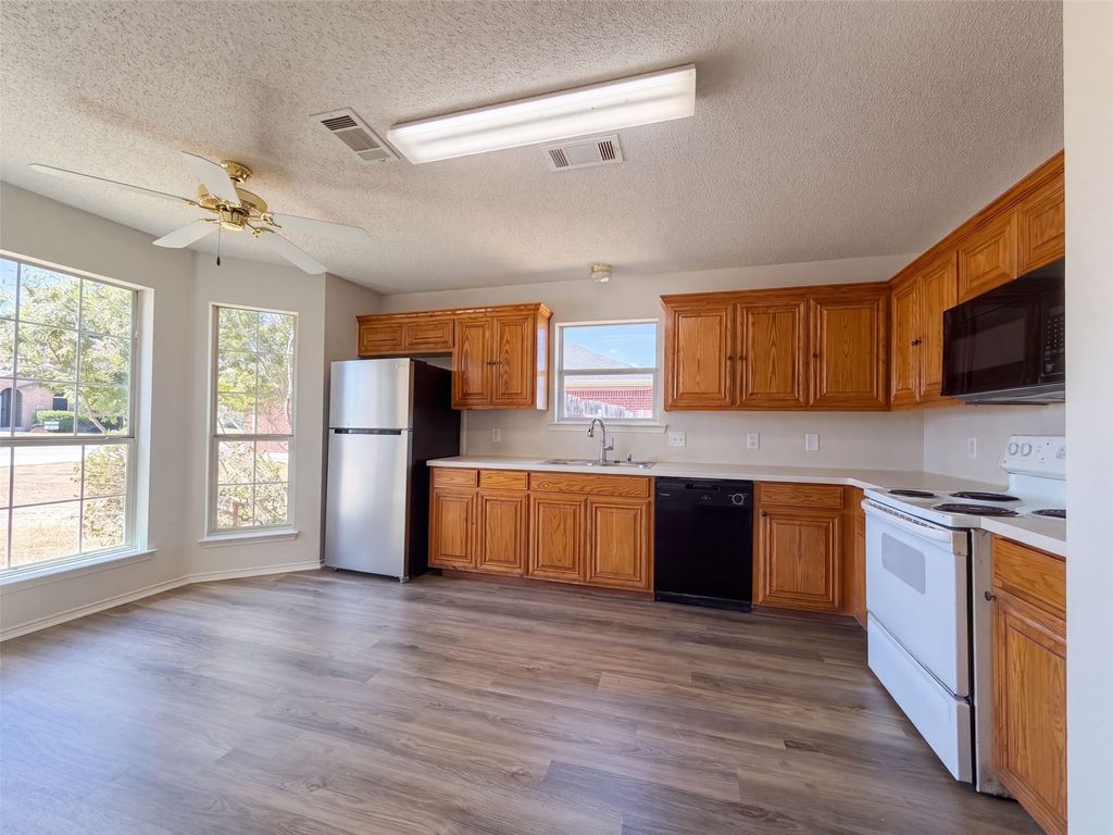 8025 Blue Duck Trail, Arlington, TX 76002 — photo 2