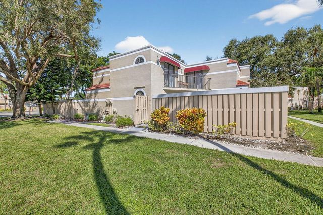 4310 Village Drive D, Delray Beach, FL 33445