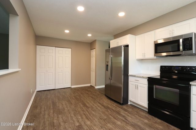6810 Village Green Blvd, Pewee Valley, KY 40056