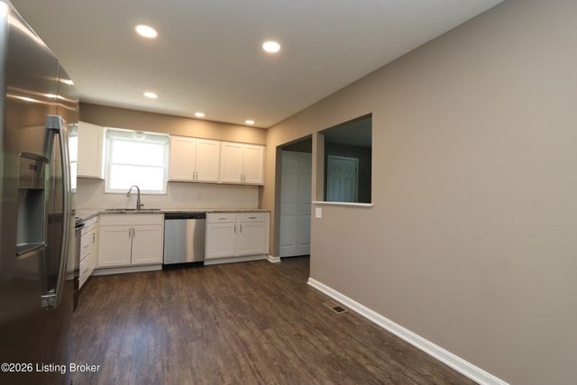 6810 Village Green Blvd, Pewee Valley, KY 40056
