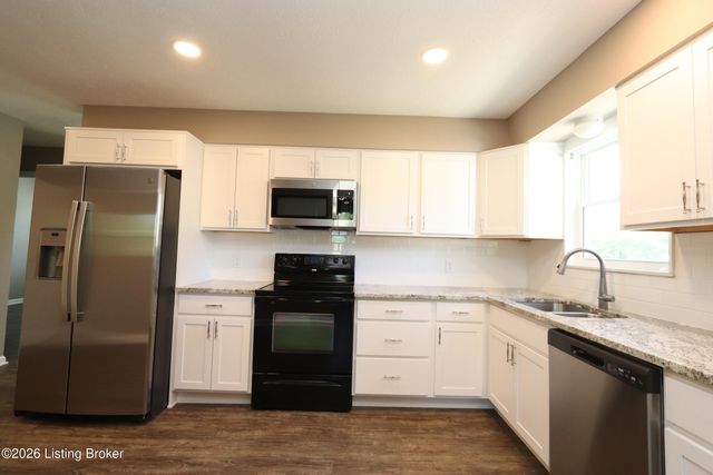 6810 Village Green Blvd, Pewee Valley, KY 40056