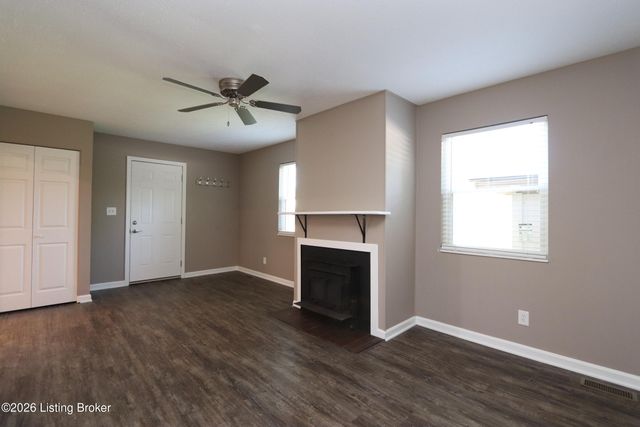6810 Village Green Blvd, Pewee Valley, KY 40056