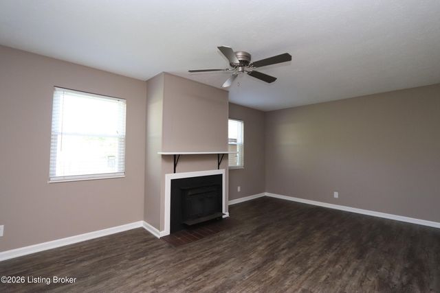 6810 Village Green Blvd, Pewee Valley, KY 40056