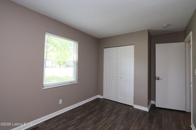6810 Village Green Blvd, Pewee Valley, KY 40056