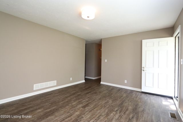 6810 Village Green Blvd, Pewee Valley, KY 40056