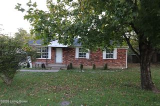 6810 Village Green Blvd, Pewee Valley, KY 40056