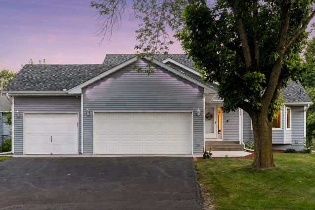 9203 Xenium Lane N, Maple Grove, MN 55369