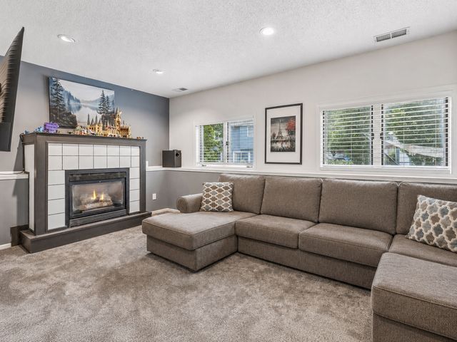 9203 Xenium Lane N, Maple Grove, MN 55369