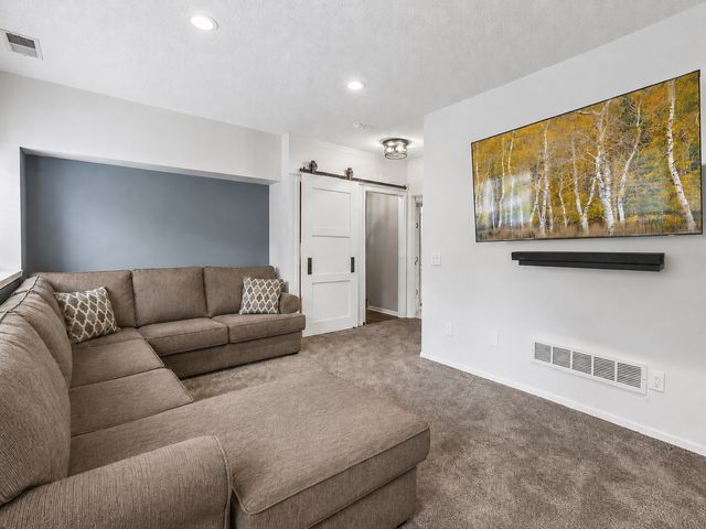9203 Xenium Lane N, Maple Grove, MN 55369