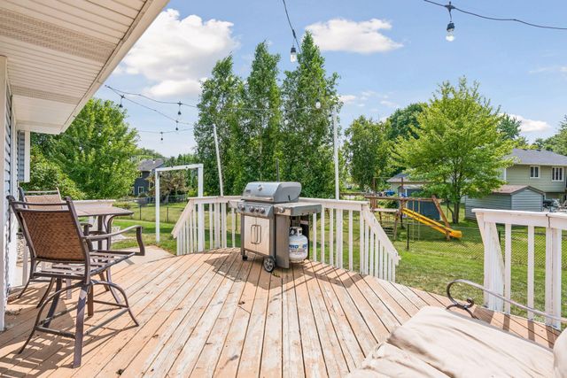 9203 Xenium Lane N, Maple Grove, MN 55369