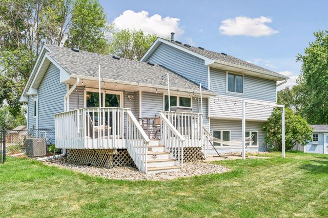 9203 Xenium Lane N, Maple Grove, MN 55369
