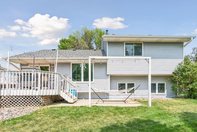 9203 Xenium Lane N, Maple Grove, MN 55369