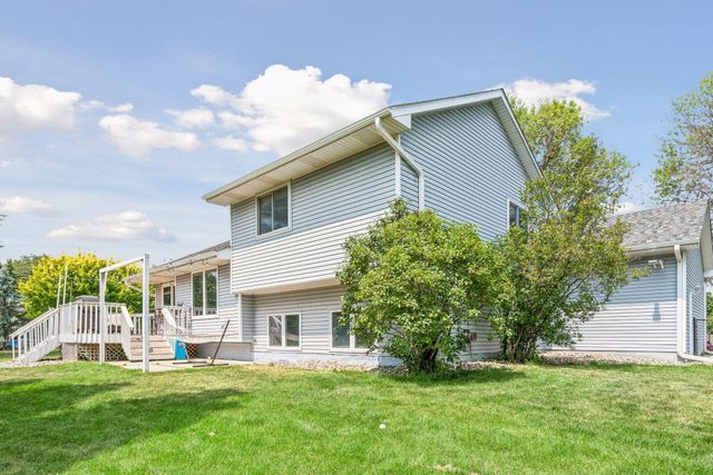9203 Xenium Lane N, Maple Grove, MN 55369